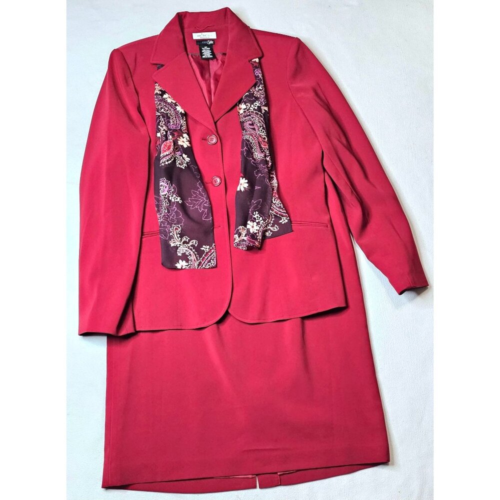 East 5th Womens Red Suit Set With Paisley Scarf & Nanotex Fabric 16T